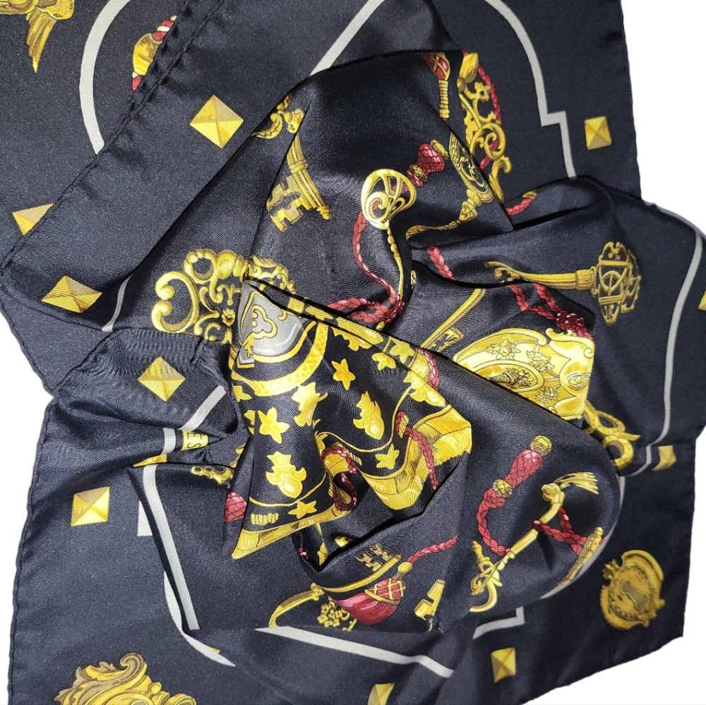 🔥SOLD🔥 HERMES Carre 90 Scarf Keys Tassel - Picture 2 of 7